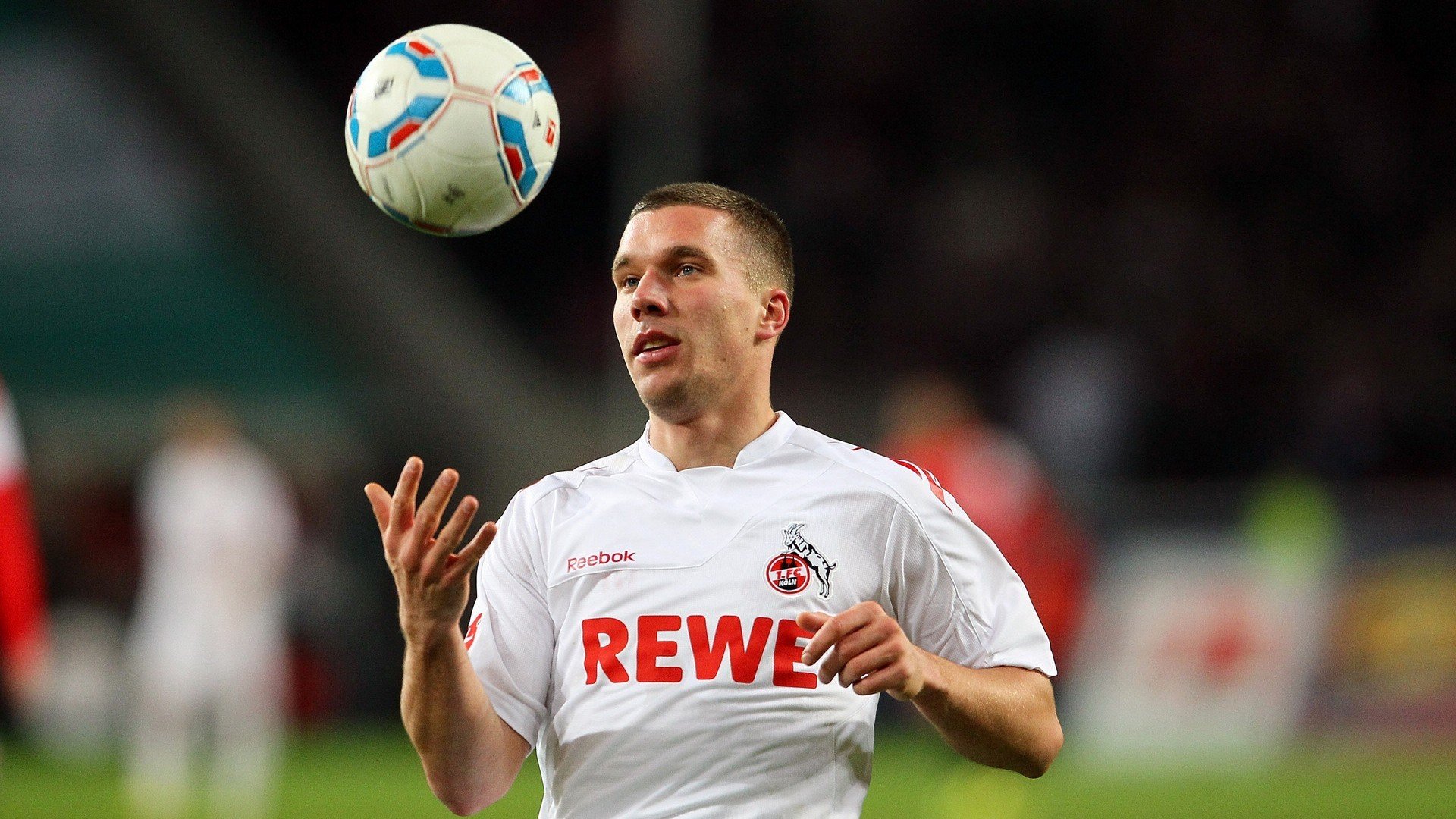 技术型中场角色正逐步替代传统“铁腰”